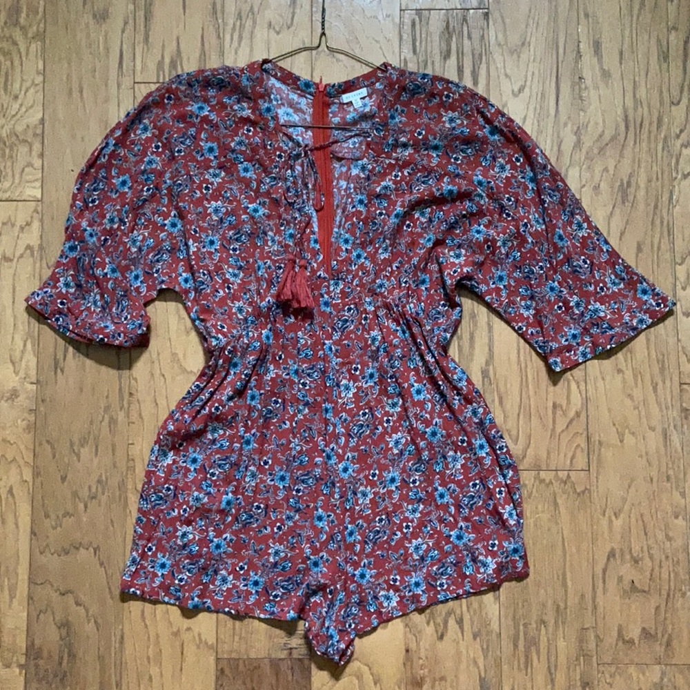 En Creme medium romper with 3/4 length sleeves